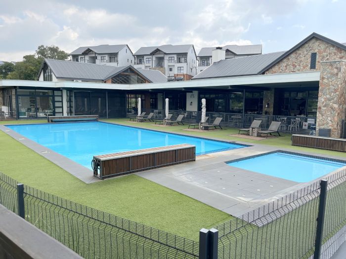 Linbro Park Apartment For Sale: Lifestyle Centre, pool, gym, pet-friendly, 24/7 security.