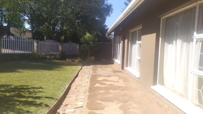 4 Bedroom House To Rent in Dalpark Proper with security, ample parking, and convenience.