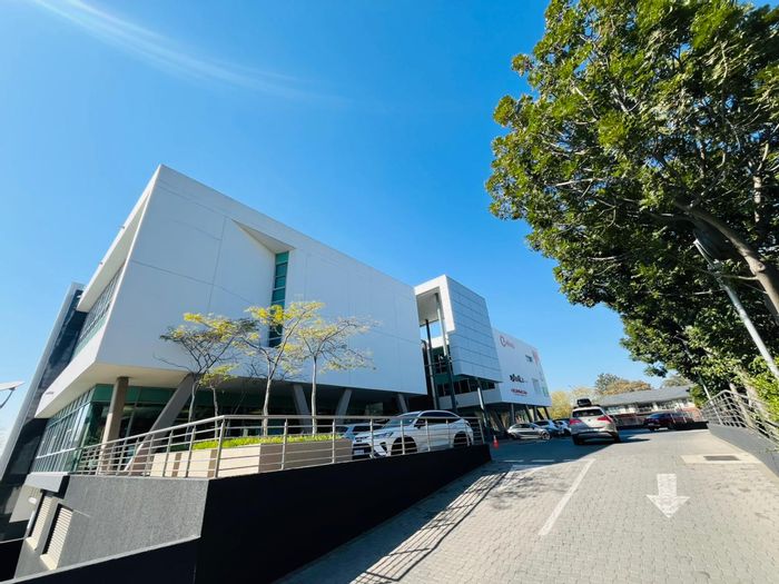Fourways Commercial Offices To Rent: Secure, flexible space with backup power and parking.