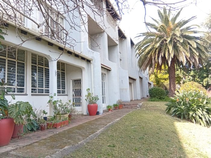 For Sale: Spacious 2-bedroom apartment in Bramley with pool, gardens, and security.