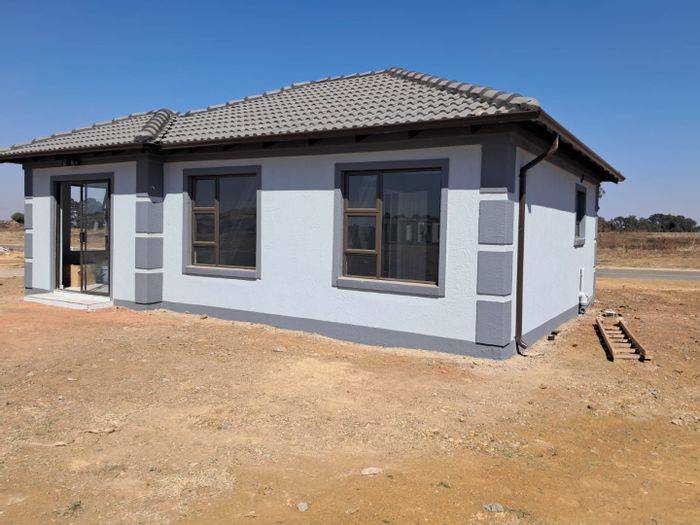 For Sale: 3-bedroom house in Selcourt with garage, no transfer duty, new development.
