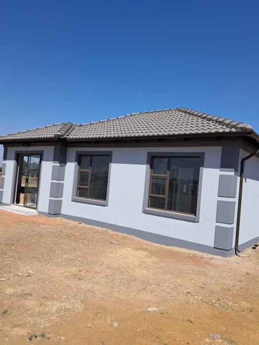 For Sale: 3-bedroom house in Selcourt with garage, no transfer duty.