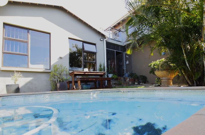 For Sale: Spacious Noorsekloof house with pool, 4 beds, 3 baths, and garage.