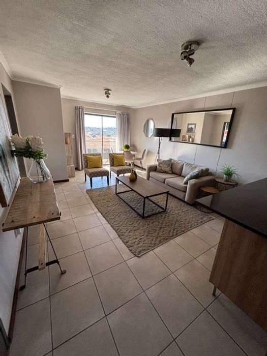 Highveld Apartment To Rent: 2 beds, pool, gym, security, near transport and shops.