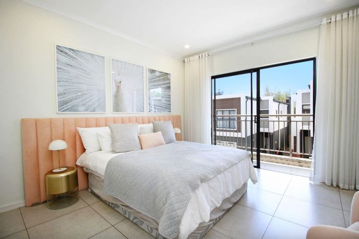 For Sale: House in Sunninghill with 24-hour security and nearby amenities.