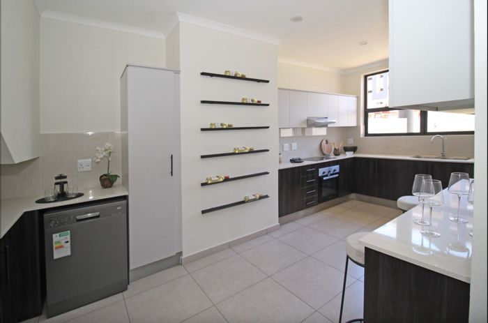For Sale: Apartment in Greenstone Hill with pool, security, and pet-friendly gardens.