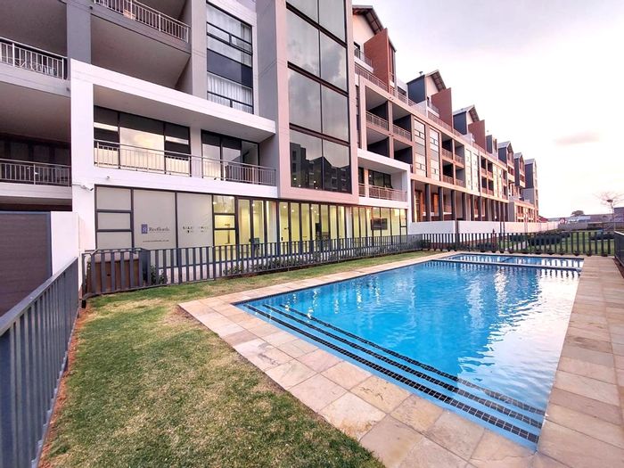 For Sale: Greenstone Ridge Apartment with pool, gym, park, and 24-hour security.