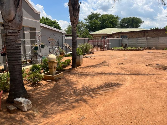 For Sale: House in Roosheuwel Ext 2 with four bedrooms, double garage, and entertainment area.