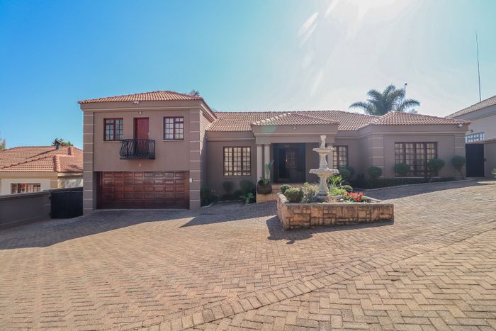 For Sale: Spacious Wilkoppies townhouse with pool, bar, study, and security features.