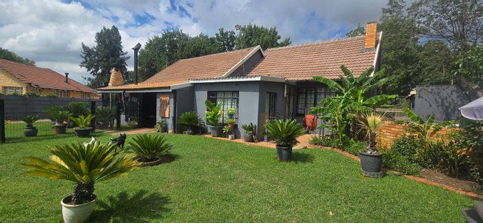 House for Sale in Stilfontein Ext 1: 3 bedrooms, garden, lapa with braai.