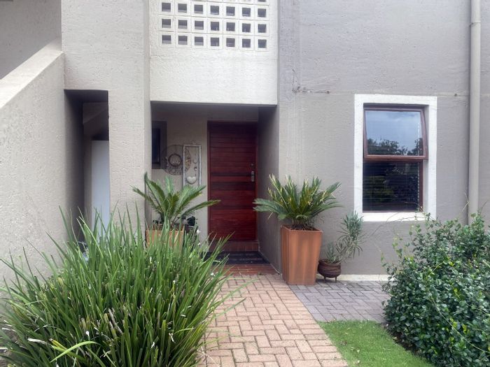 For Sale: Apartment in New Market Park with 24-hour security and garden views.