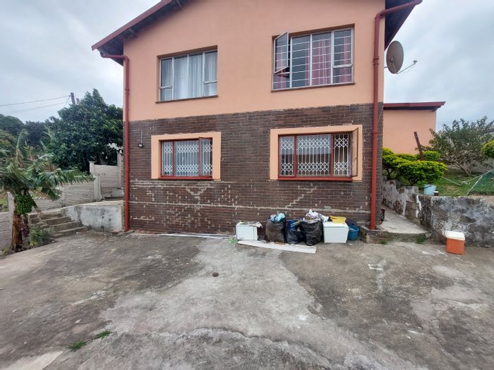 2-Bedroom House To Rent in Silverglen, spacious lounge, fitted kitchen, convenient location.
