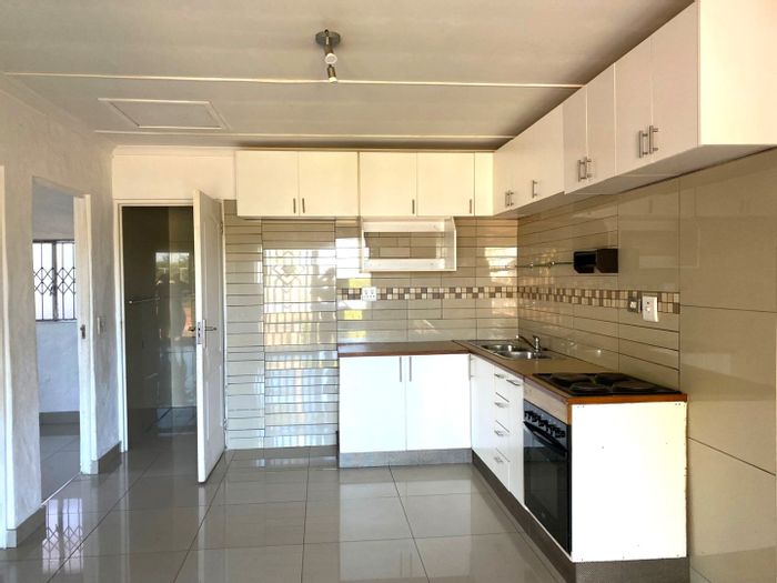 Raisethorpe Apartment To Rent: 2 Bedrooms, secure parking, prepaid utilities, no pets.