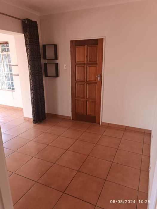 Spacious 1-bedroom apartment with garden, secure parking in Bedfordview Central To Rent.