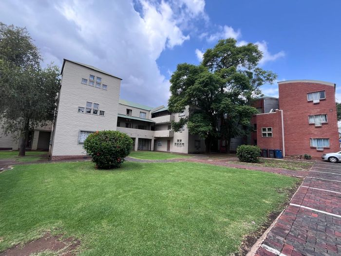 Ground floor apartment for sale in Hatfield, close to university and shopping.