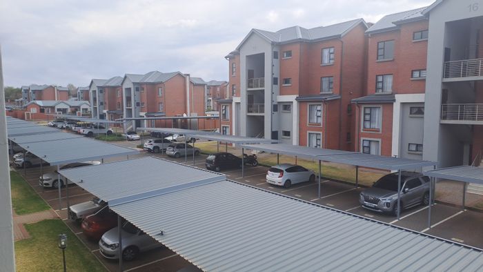 For Sale: Apartment in Hereford Estate with 2 beds, pool, and gas amenities.