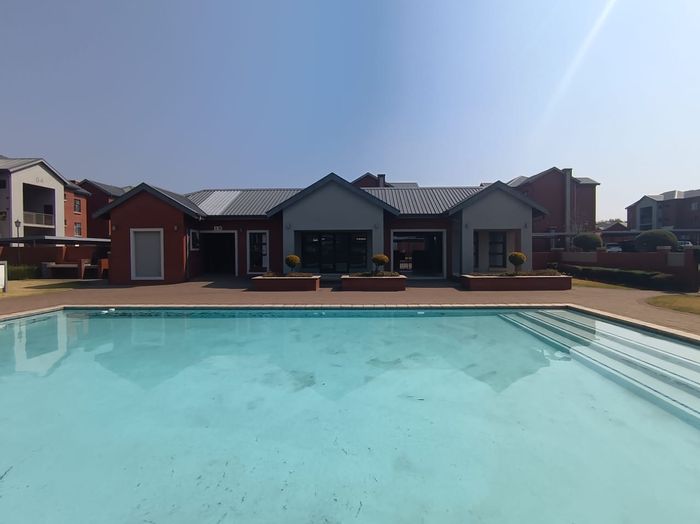 For Sale: Hereford Estate Apartment with 2 Bedrooms, Pool Access, and Enclosed Patio.