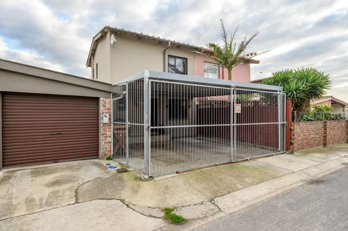 For Sale: House in Algoa Park with flatlet, indoor braai, and ample parking.