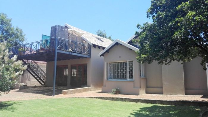 For Sale: Lynnwood House with 4 Bedrooms, 6 Flats, Solar System, High Income Potential.