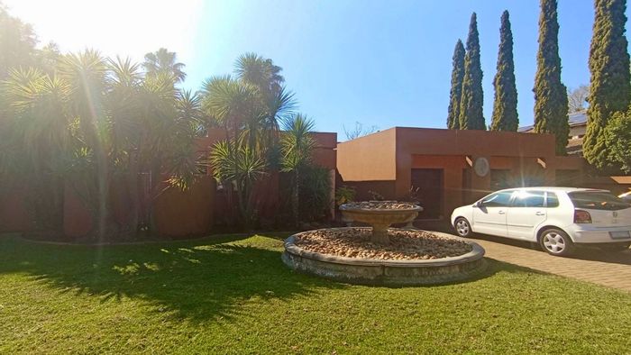 For Sale: Spacious 4-bedroom house in Silver Lakes with golf access and security.