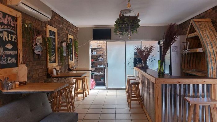 For Sale: Spacious 5-bedroom house in Boksburg North with ample parking and en-suites.