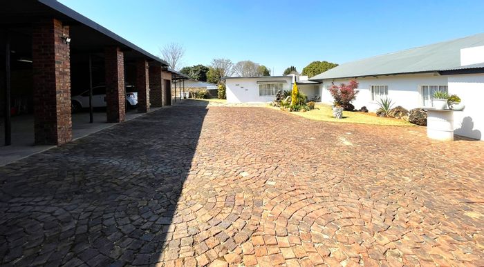 Valhalla House For Sale: 7 bedrooms, 4 flatlets, pool, parking, rental income potential.