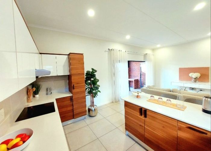 Sunninghill House For Sale: 3 beds, pet-friendly, built-in braai, secure community.