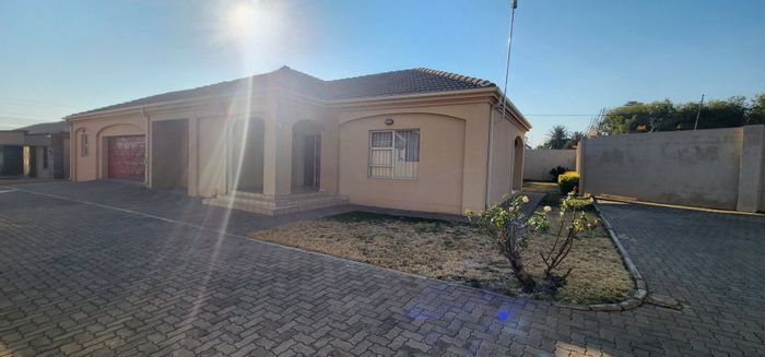 Erasmia House For Sale: 4 beds, gourmet kitchen, garden, inverter system, near amenities.