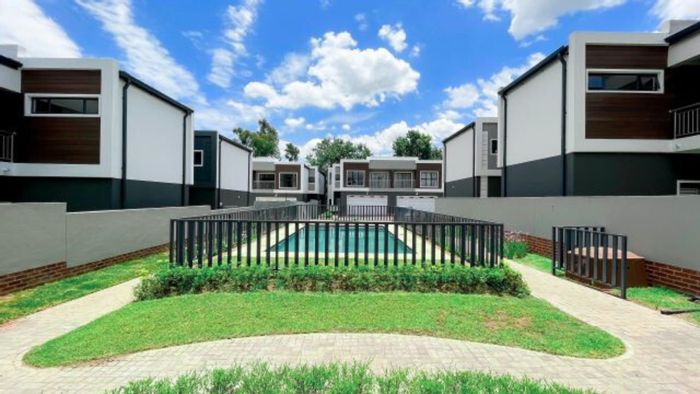 Sunninghill House For Sale: 3-bed, private garden, pool, security, double garage.