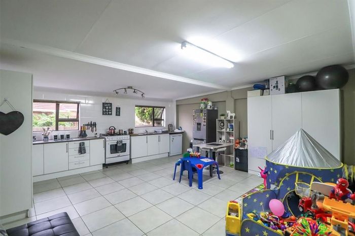 Boksburg South House For Sale: 3 beds, pool, granny flat, ample parking.