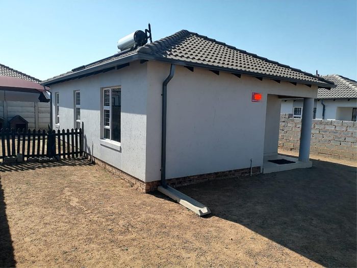 3-bedroom house in Crystal Park for sale, spacious yard, near amenities.