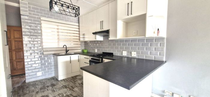 Buccleuch Townhouse For Sale: 2 Beds, 1 Bath, security, pool, gardens.