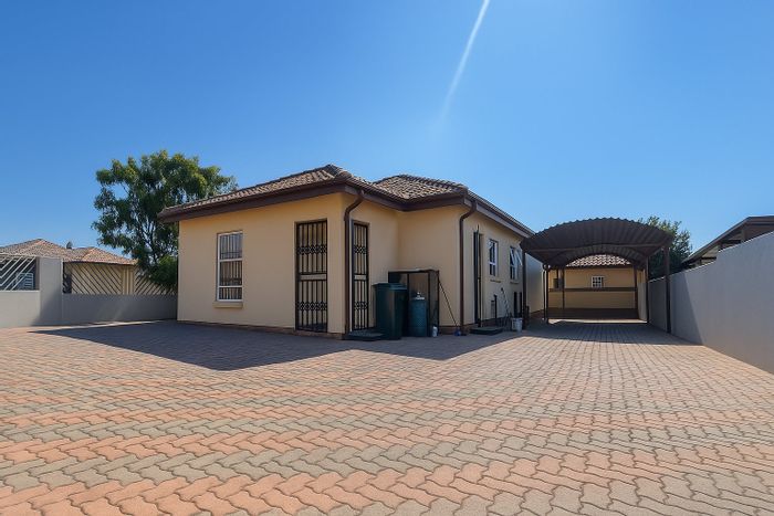 3-Bedroom House For Sale in Kirkney with spacious yard and convenient amenities.