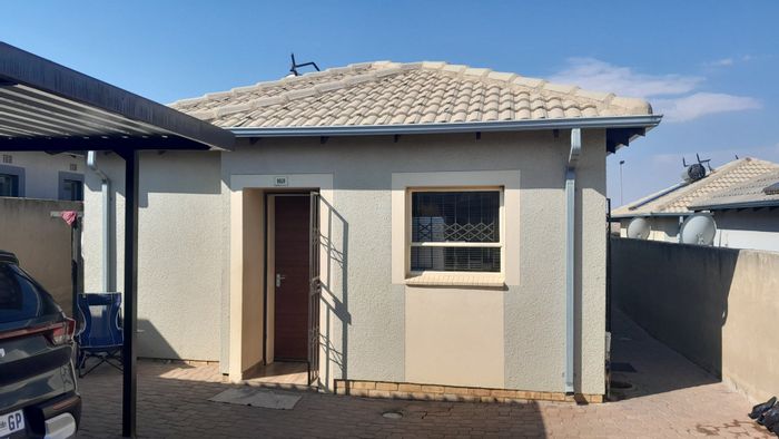2-Bedroom House For Sale in Clayville with carport and secure yard.