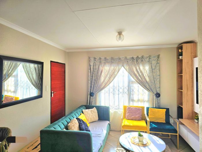 2-bedroom house for sale in Wilfordon with spacious yard and secure parking.
