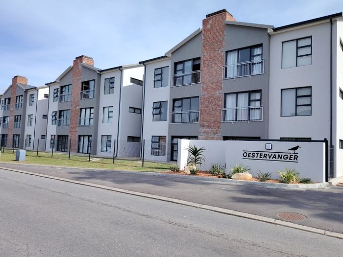 For Sale: Apartment in Hartenbos Central, 2 beds, beach access, pet-friendly complex.