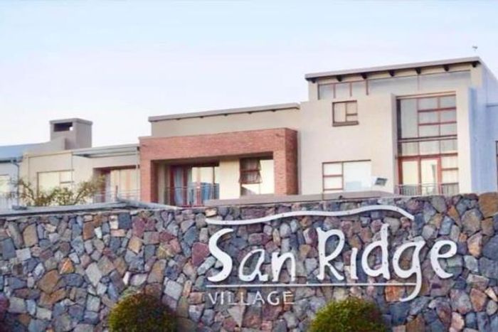 For Sale: Apartment in Midridge Park with pool, clubhouse, and 24-hour security.