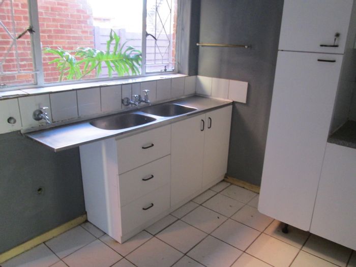 2-Bedroom Apartment in Kempton Park Ext 2 For Sale, Includes Carport and Open Plan Living.