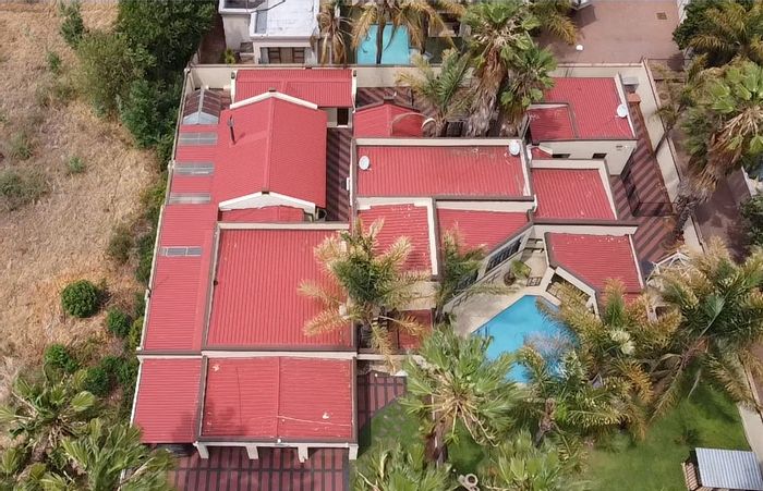 For Sale: House in Wilkoppies with 4 beds, pool, flatlet, and triple garages.