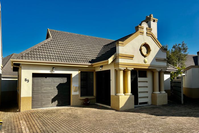 House for Sale in Blue Mountain Village: 2 beds, low-maintenance, secure living.