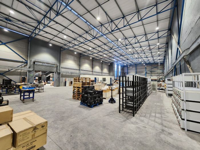 Industrial property to rent in Firgrove: 3-phase power, secure access, ample storage.