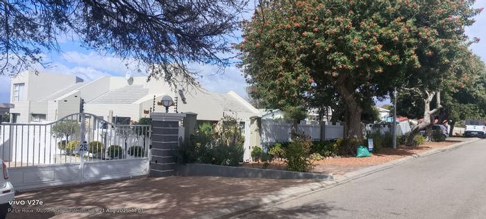For Sale: House in Hartenbos Central with flatlet, garden, and beach access.
