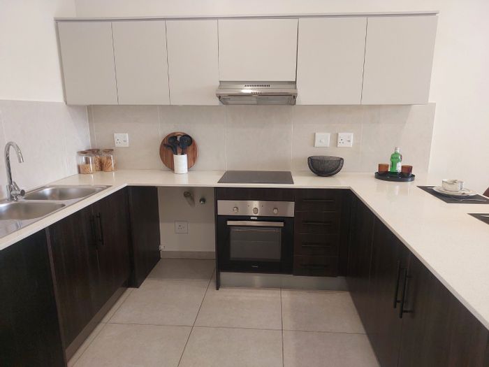 For Sale: Apartment in Emerald Estate with gym, pool, and secure access.