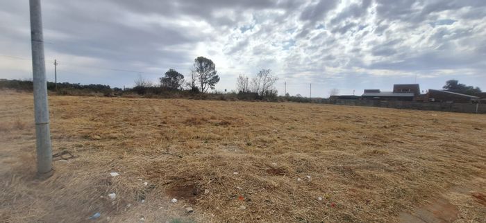 Vacant Land Residential in Meiringspark For Sale - 420 m², utilities available.