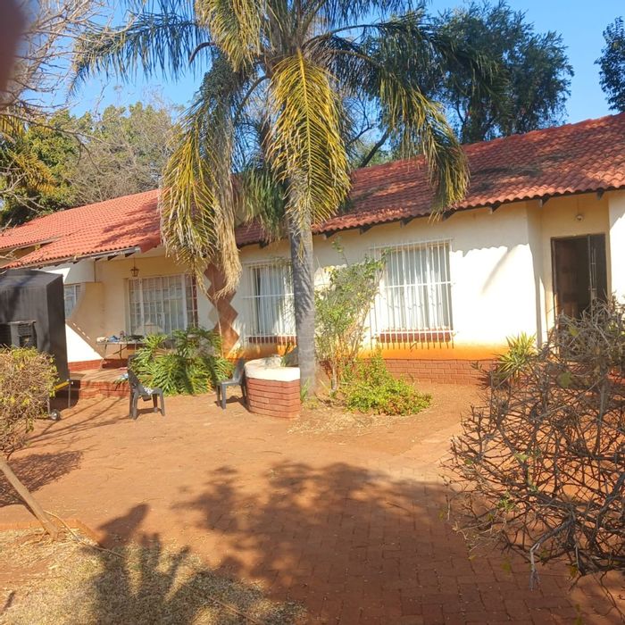 Chantelle House For Sale: 3 bedrooms, large yard, secure environment, ideal for families.