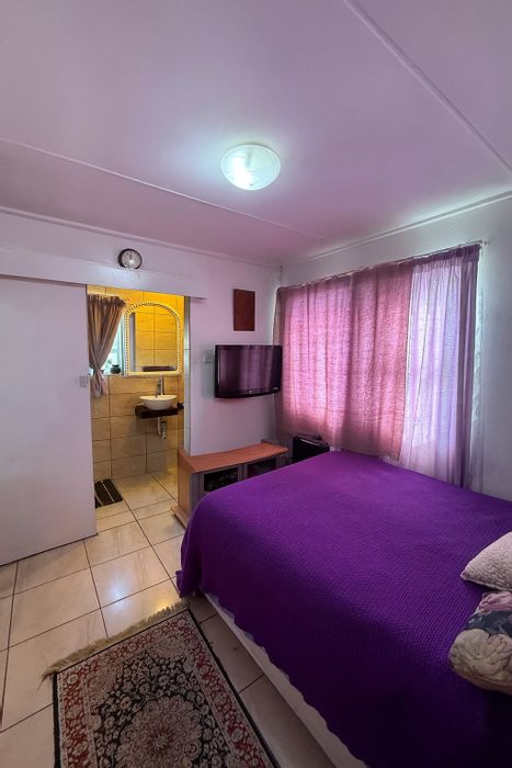 1-Bedroom Apartment for Sale in Wilgerpark with Garage and Play Area Access.