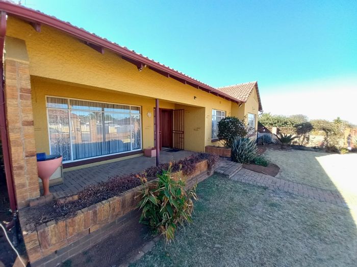 House For Sale in Primrose East: 3 Bedrooms, Granny Flats, Braai Room, Garden.