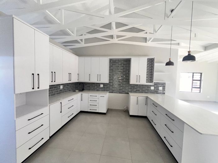 For Sale: House in Fountains Estate with open-plan living, garden, and double garage.