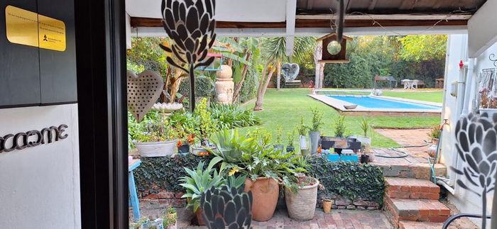 House To Rent in Waterkloof Ridge: Private garden, communal pool, fully furnished.