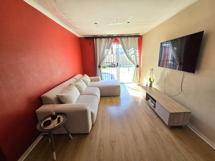 Westridge House For Sale: 3 Bedrooms, spacious yard, parking for 5 vehicles.